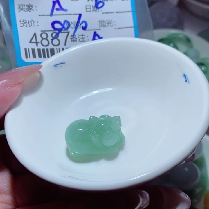 凡***凡翡翠未镶嵌颈饰有