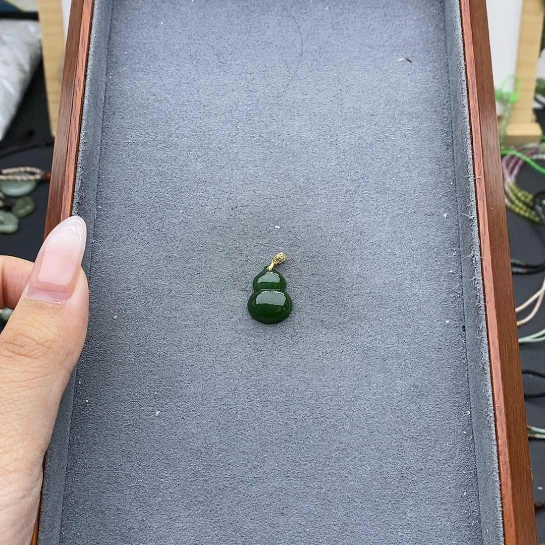 和田玉吊坠(不含链)18K金镶嵌