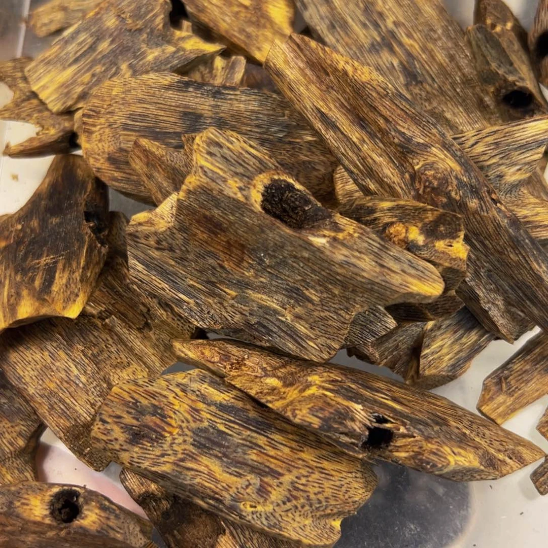 沉香碎屑沉香海南棋楠莺歌绿淳化高端熏香老块料30克