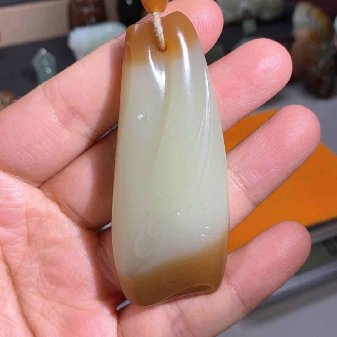 南***郎和田玉未镶嵌颈饰