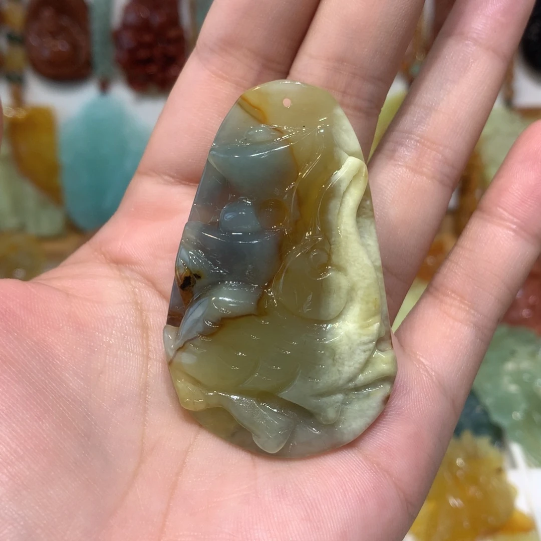 蛇纹石玉未镶嵌颈饰