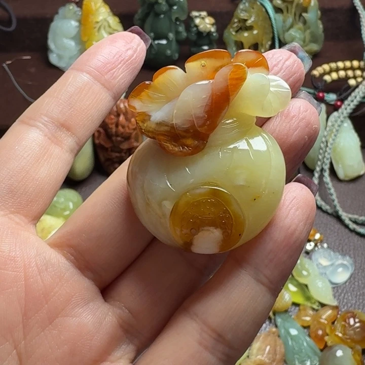 蛇纹石玉未镶嵌吊坠