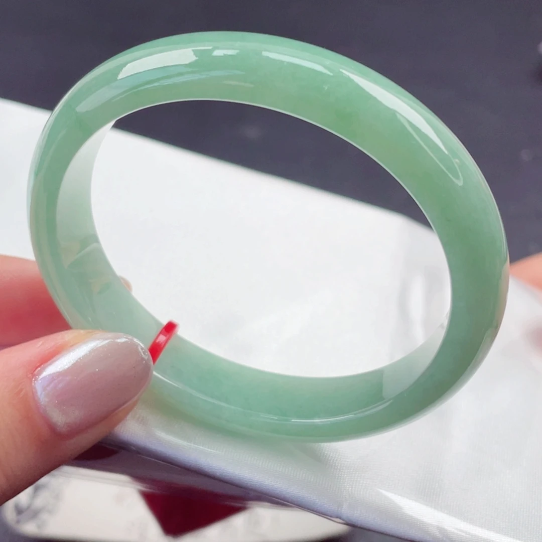 翡翠未镶嵌手镯54贵妃