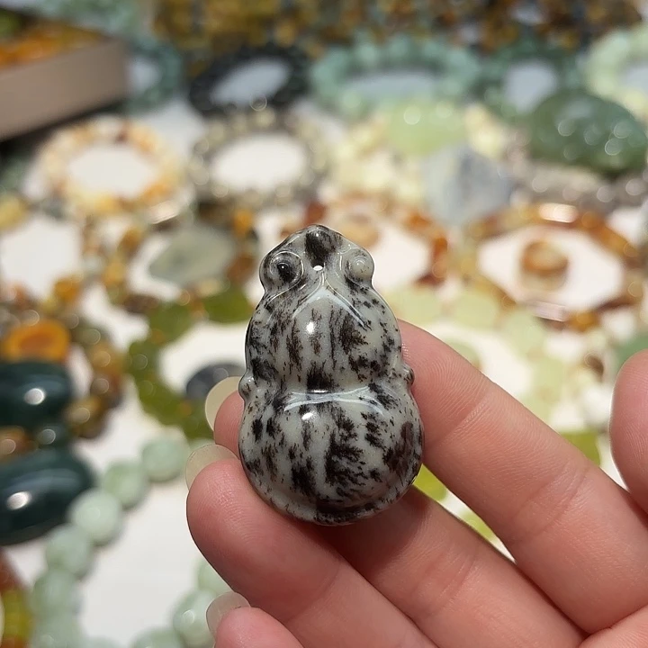 蛇纹石玉未镶嵌吊坠