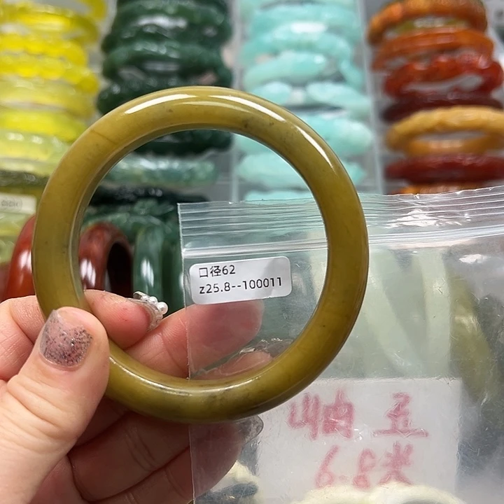 蛇纹石玉未镶嵌手镯