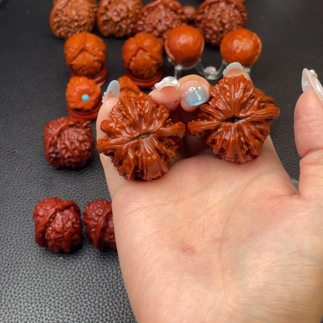 文玩核桃把件葡****?四座楼