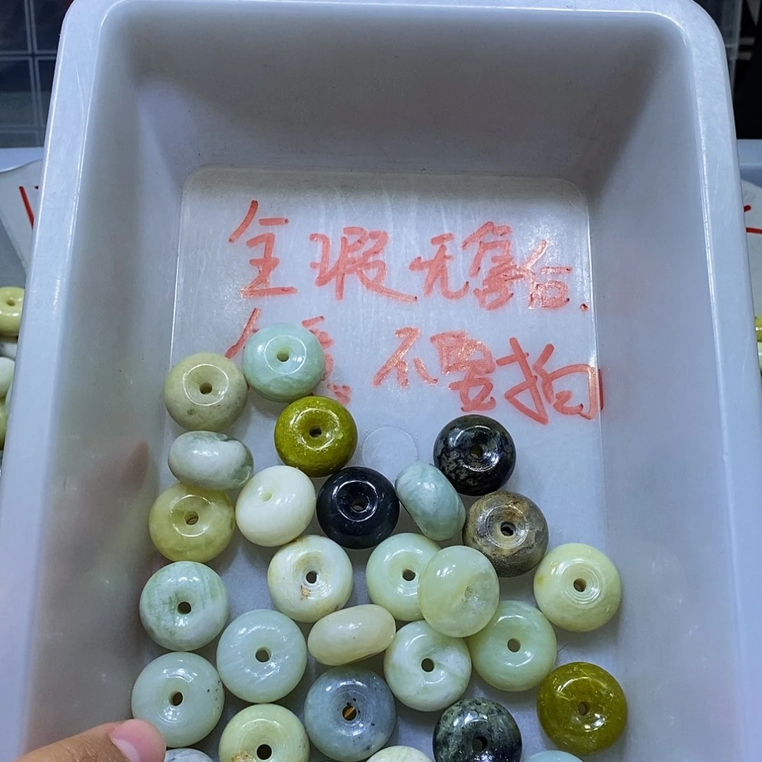 合金蛇纹石玉颈饰99