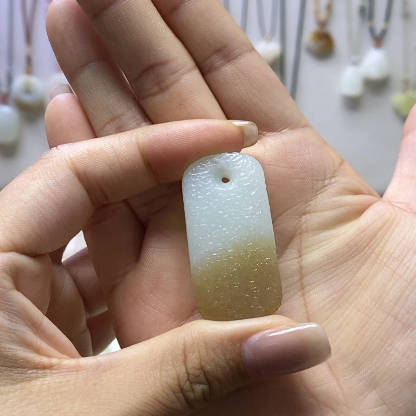 【闪购商品】和田玉未镶嵌颈饰爱***莉