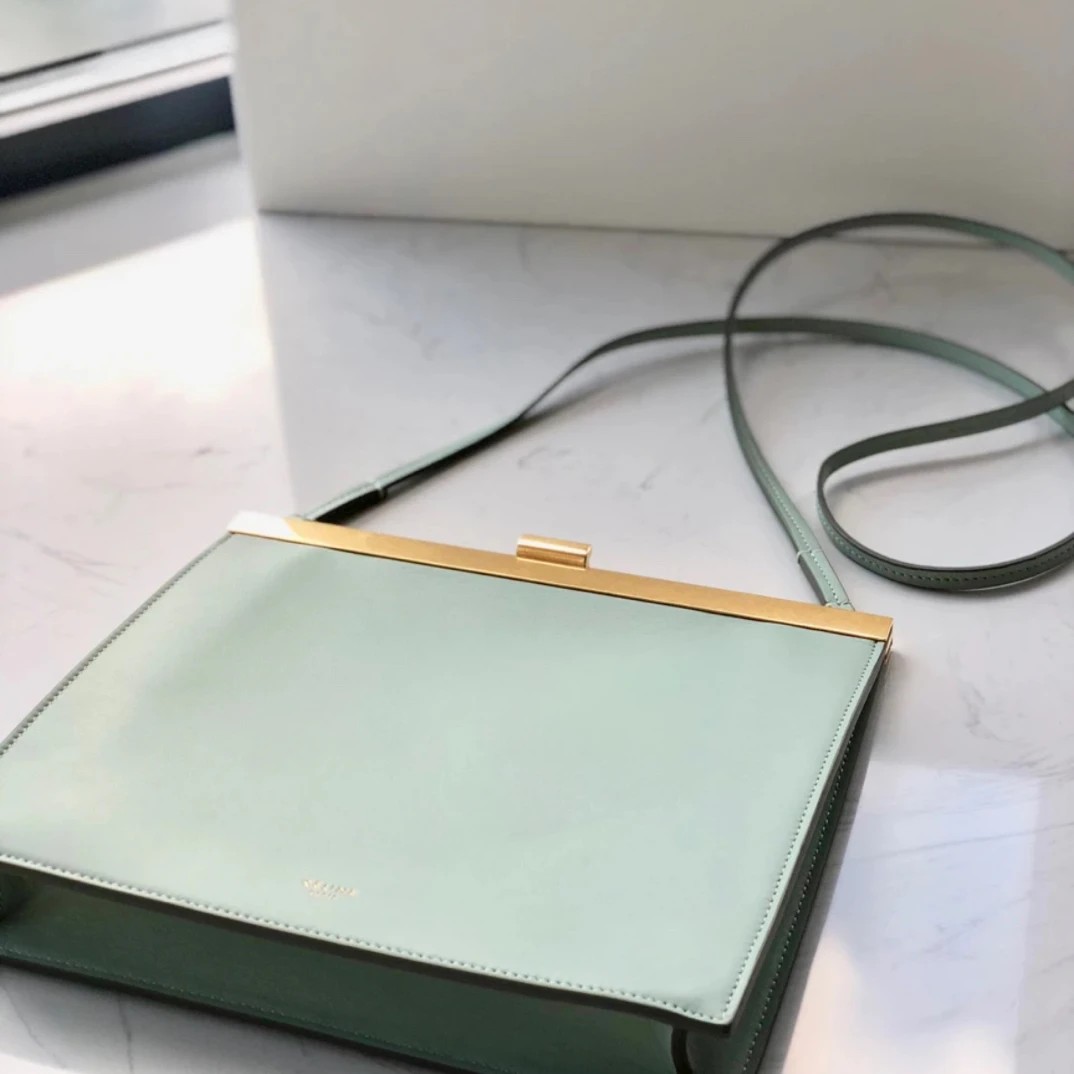 95新 Celine/思琳 Celine薄荷绿夹子包 25120158-02