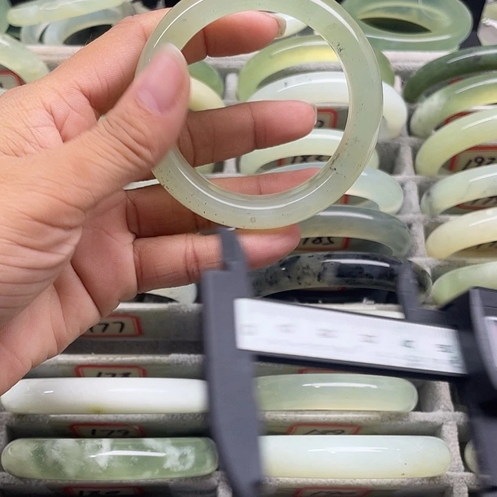 蛇纹石玉未镶嵌手镯177