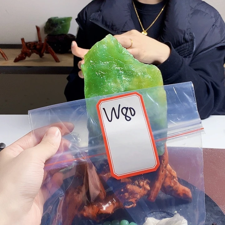 蛇纹石玉岫玉原石未镶嵌小*勒