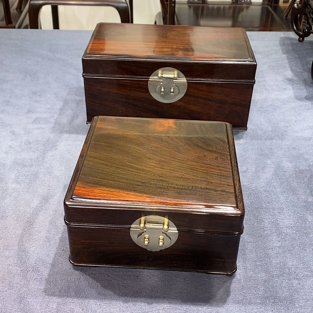 红酸枝木类成套家具方形首饰盒