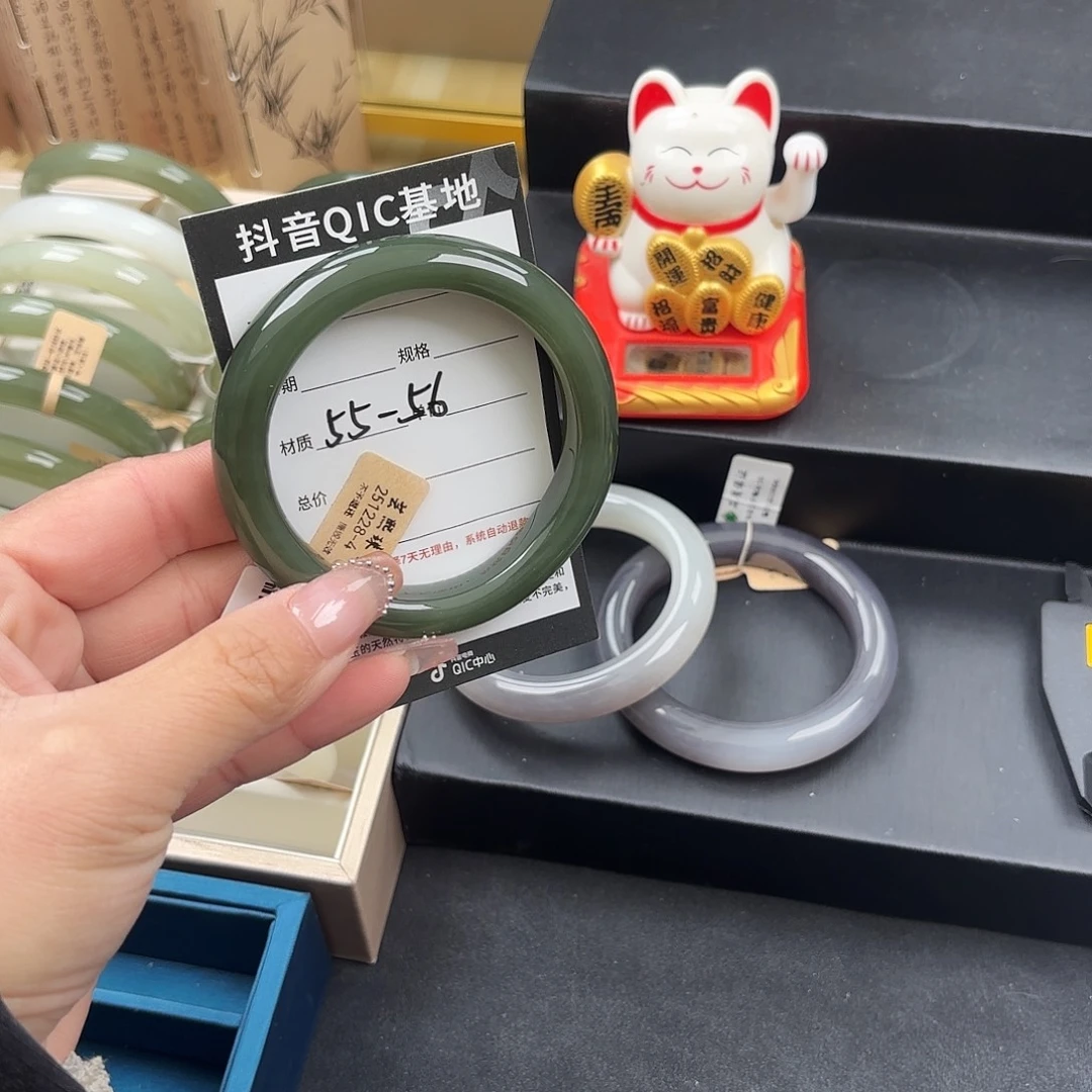 和田玉未镶嵌手镯