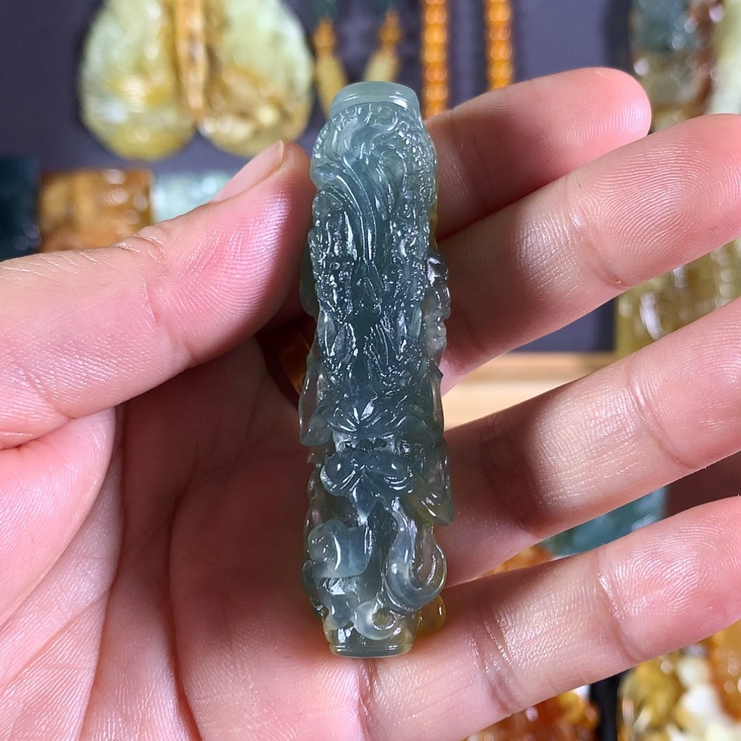 红****岫玉未镶嵌吊坠(赠链)