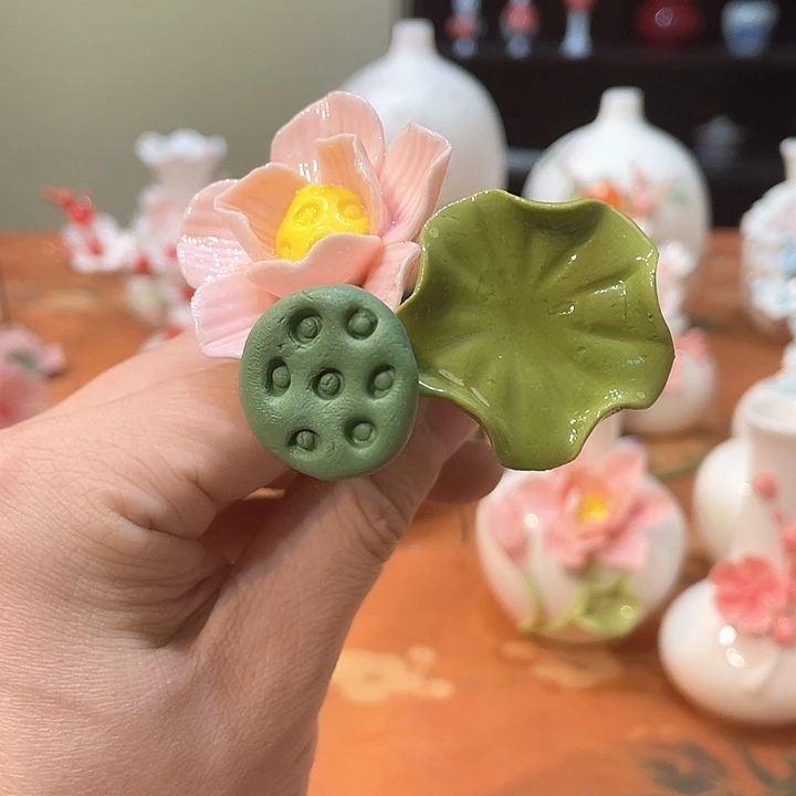 手工陶瓷精致摆件
