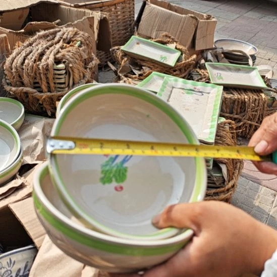 库存微瑕白菜盘两个