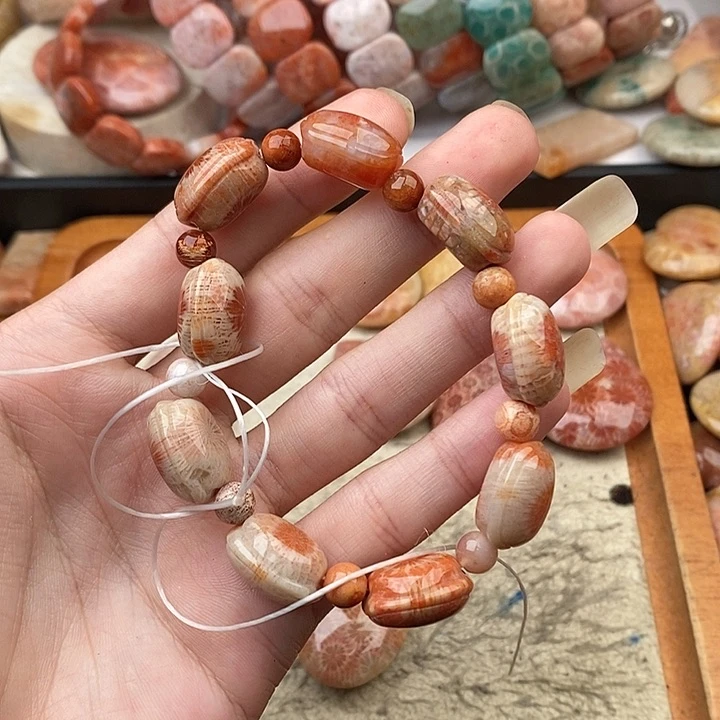 啤***。硅化玉颈饰未镶嵌