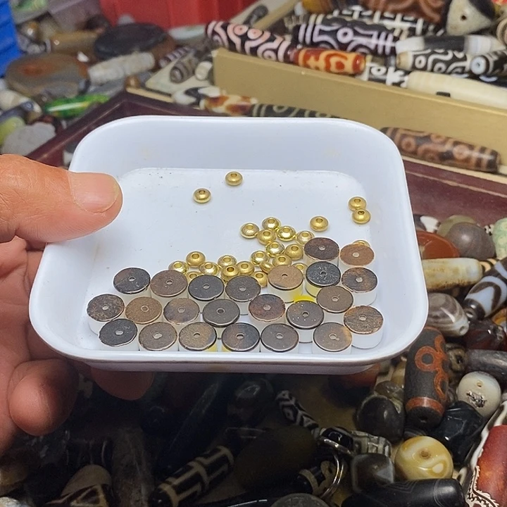 梅***装玛瑙/玉髓未镶嵌珠宝奇石