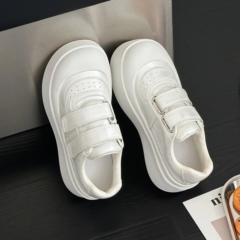 真皮厚底圆头小白鞋女2025春夏新款魔术贴面包单鞋百搭休闲板鞋潮