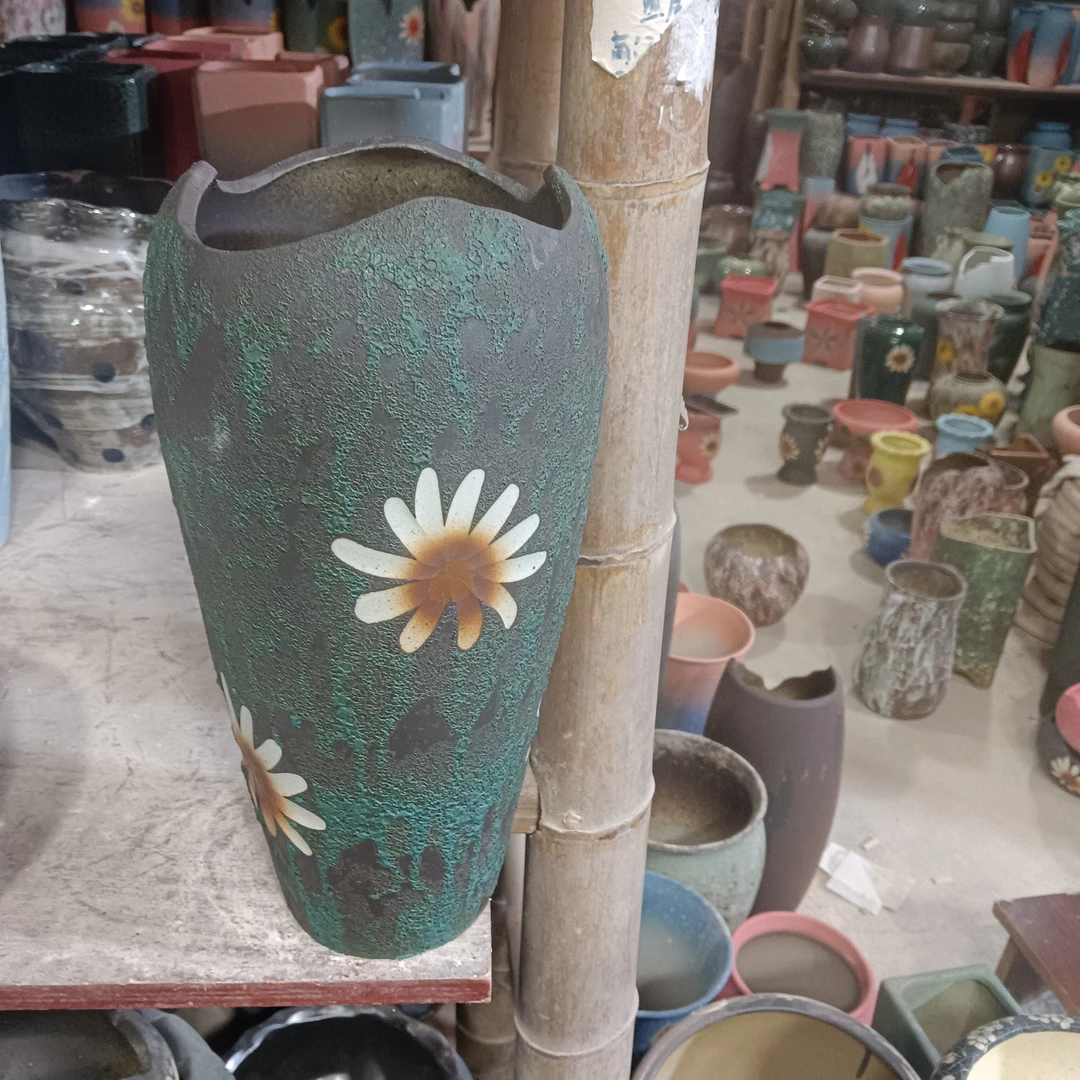 224号花盆，高31口13，默认微瑕，有孔