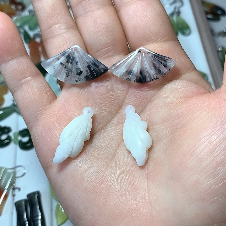 蛇纹石玉未镶嵌耳环