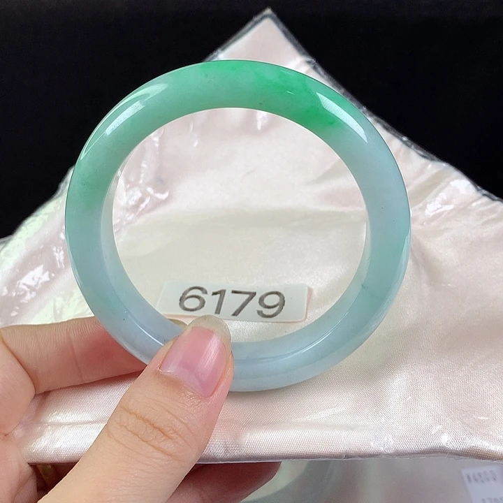 翡翠未镶嵌手镯57圈