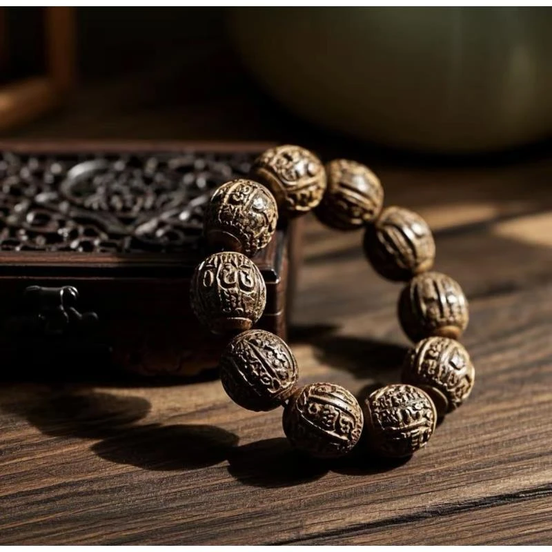 全沉水天然黑油雕刻大料沉香