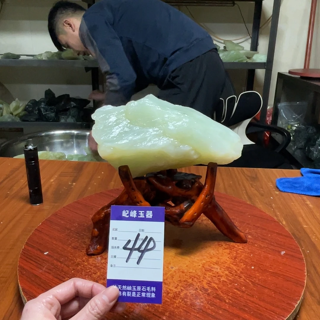 蛇纹石玉未镶嵌原石44有裂痕