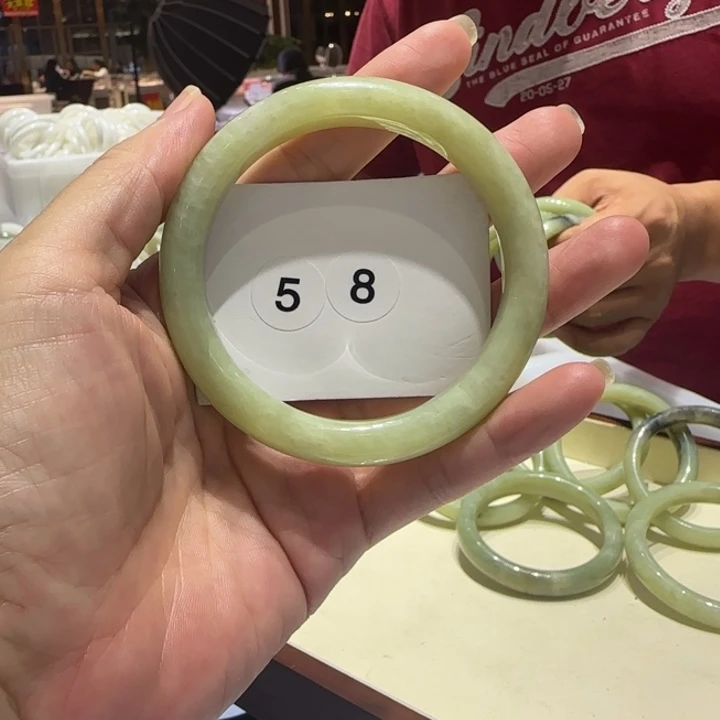 和田玉未镶嵌手镯92