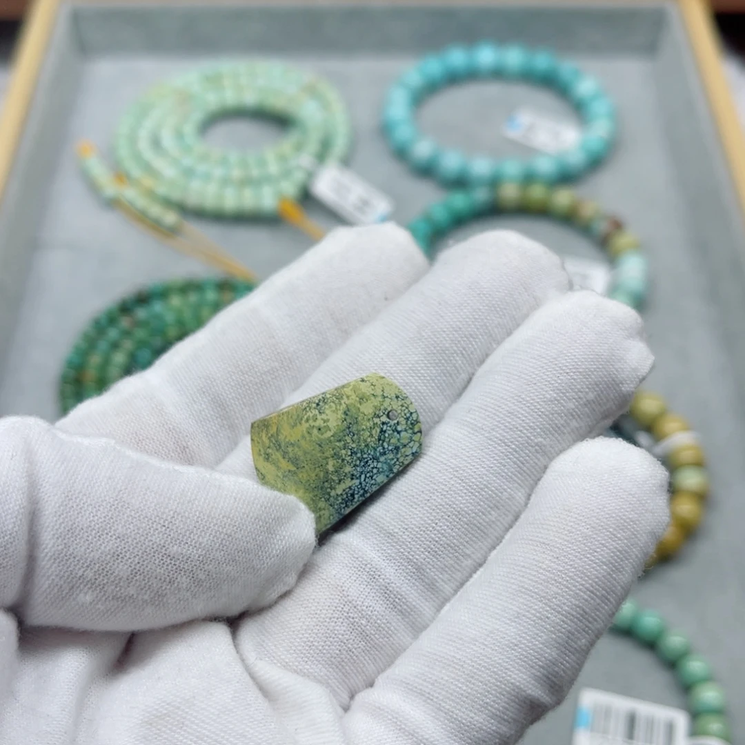 绿松石未镶嵌挂件