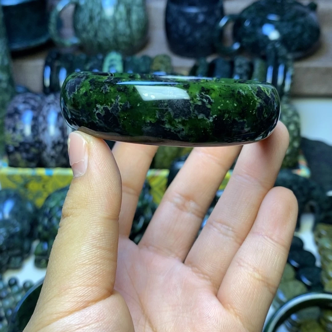 未镶嵌蛇纹石玉手链云*