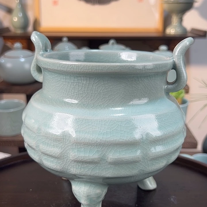 微瑕卵青香炉 开片