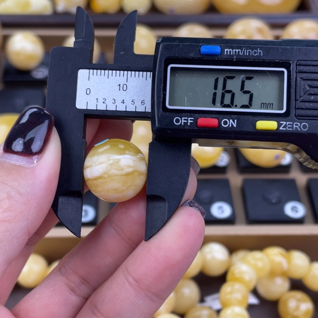 琥珀未镶嵌裸石微瑕50