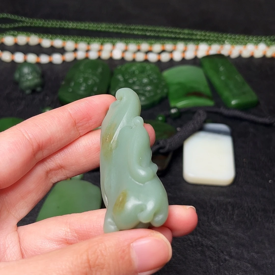 和田玉未镶嵌颈饰