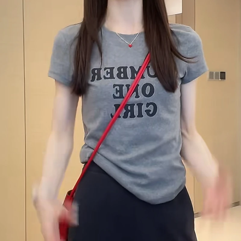 2025夏季新款圆领运动T恤女透气简约休闲百搭短袖女时尚显瘦修身