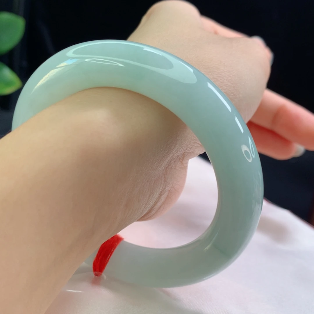 未镶嵌手镯（圆镯）翡翠果绿甜甜圈