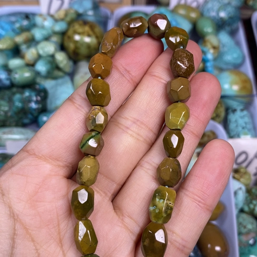 绿松石未镶嵌颈饰