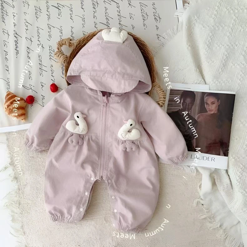 叮当猫婴儿衣服秋装新款外套宝宝春秋季冲锋衣连体衣外出爬服哈衣