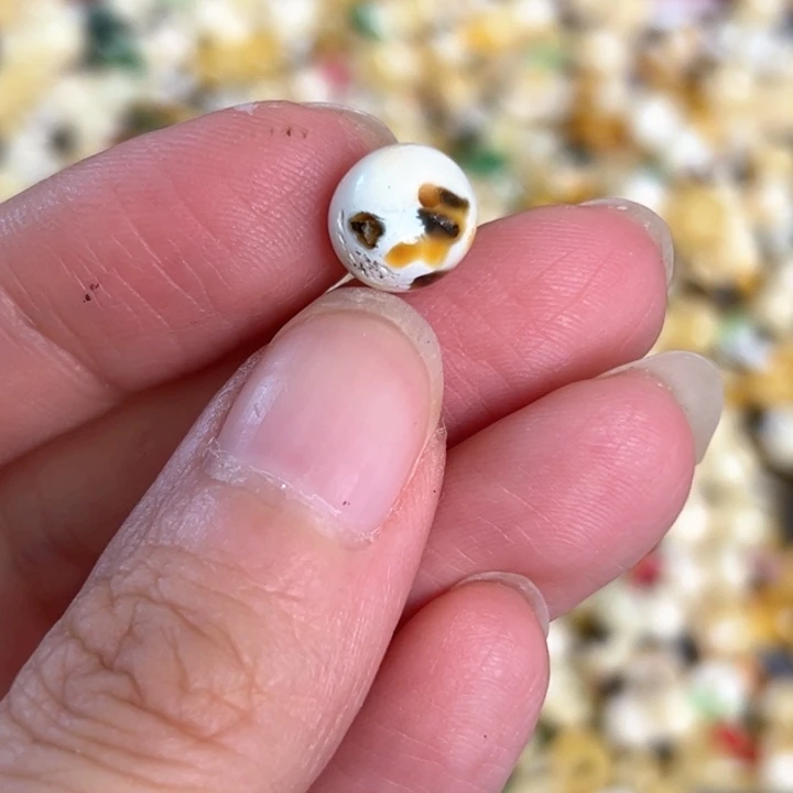 未镶嵌蜜蜡裸石8.8mm一个