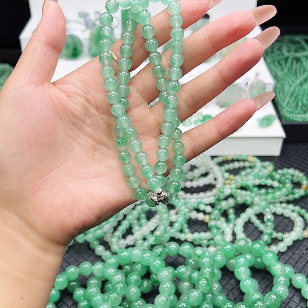 石英质玉（非洲翠）未镶嵌颈饰