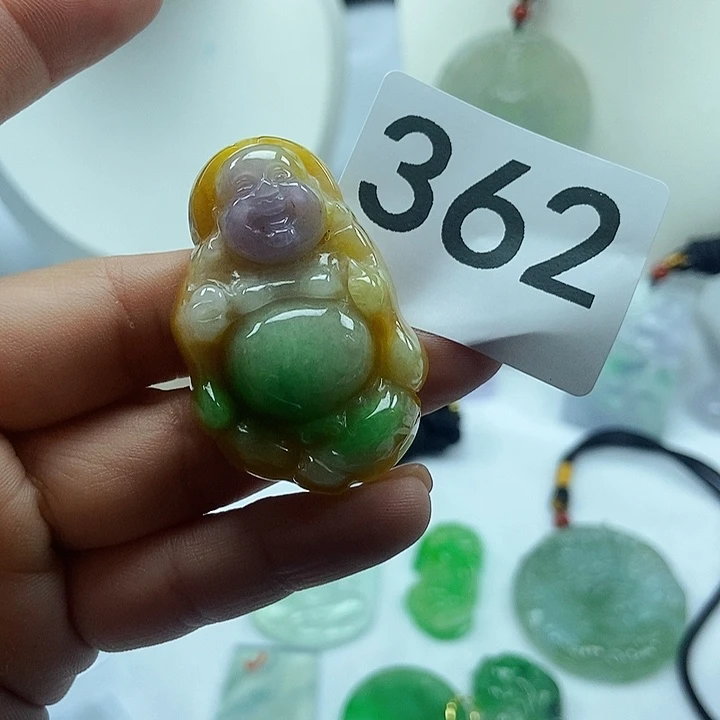 翡翠吊坠(赠链)未镶嵌