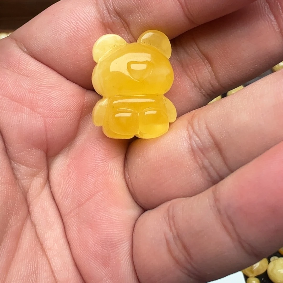 琥珀未镶嵌裸石5.88克小熊，微微瑕