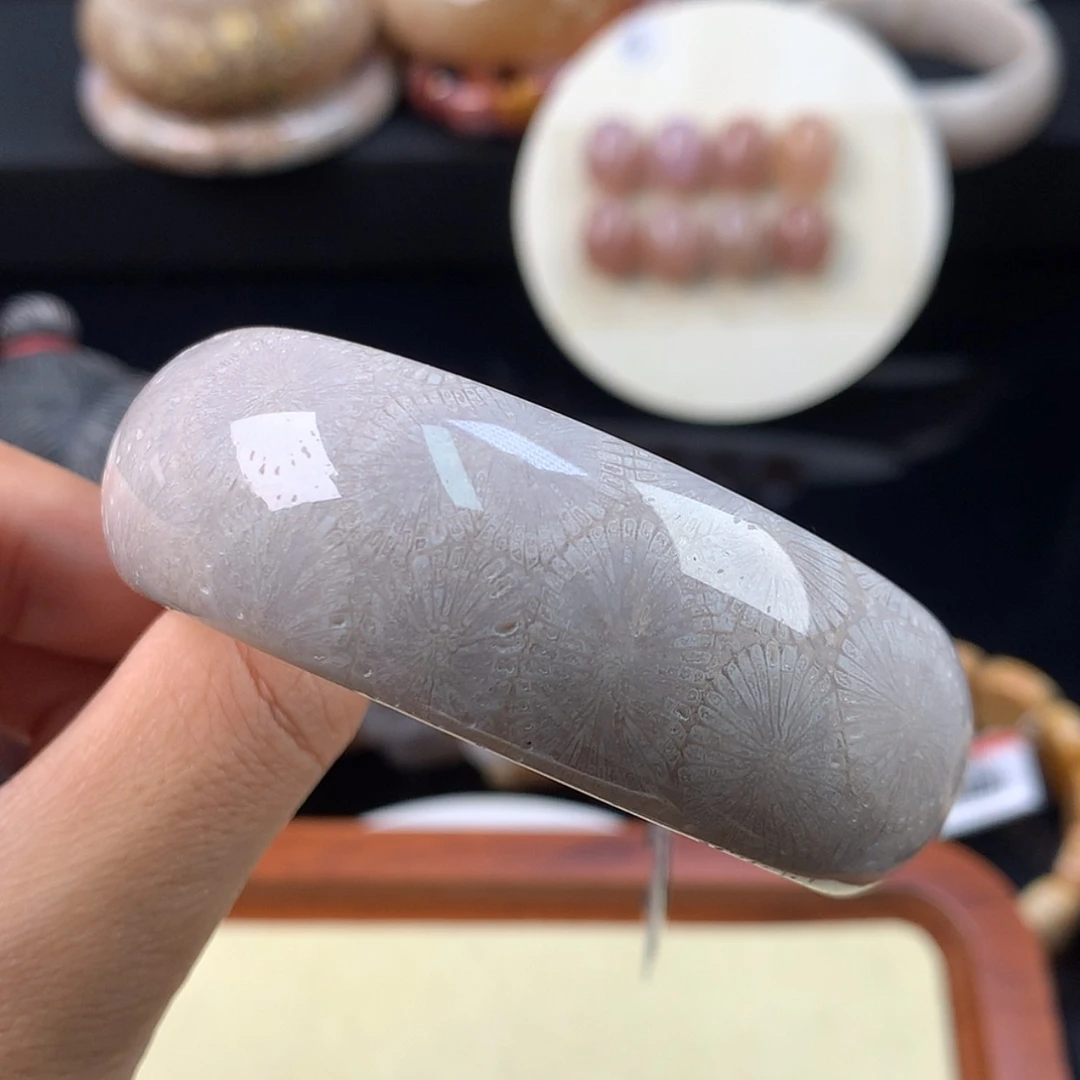 【闪购商品】硅化珊瑚（珊瑚玉）手镯未镶嵌时****许