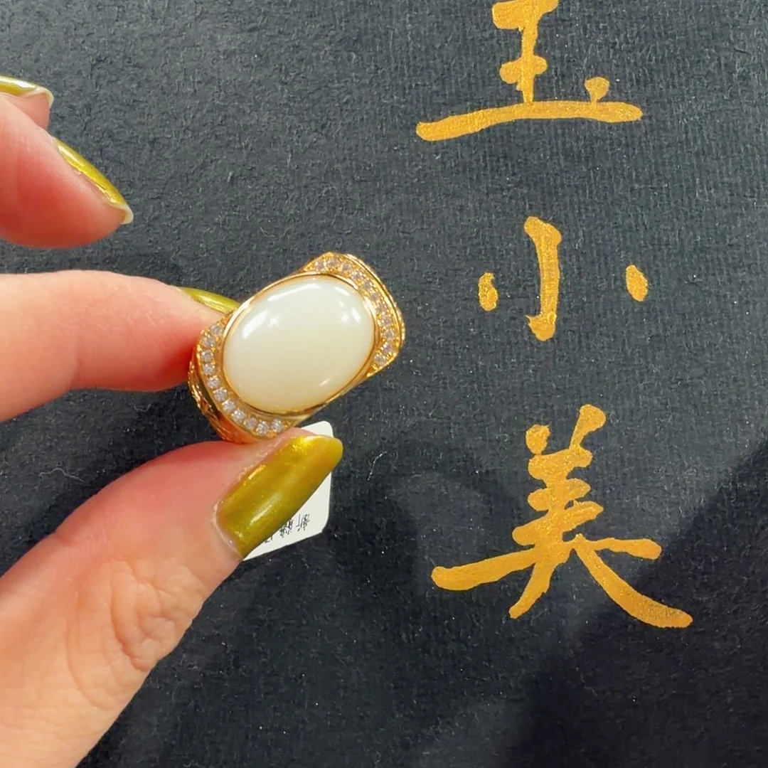 和田玉未镶嵌颈饰米达