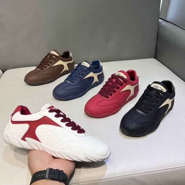 2025秋季新款皮面男士休闲鞋运动百搭耐磨系带潮流男鞋