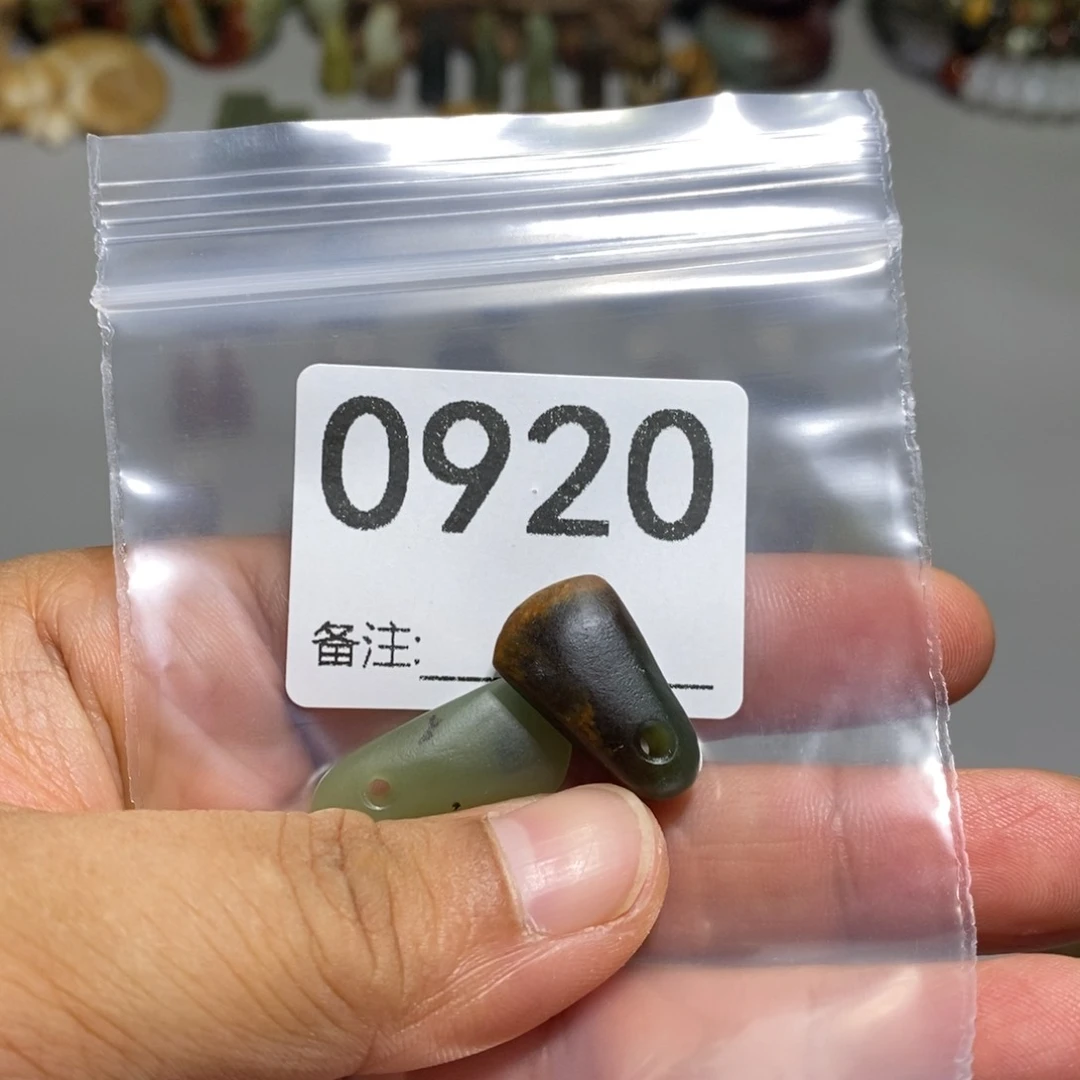 颈饰未镶嵌透闪石质玉琪**胜
