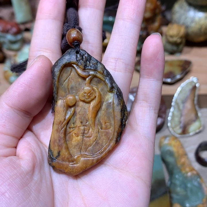 未镶嵌岫岩河磨玉（透闪石质玉）挂件