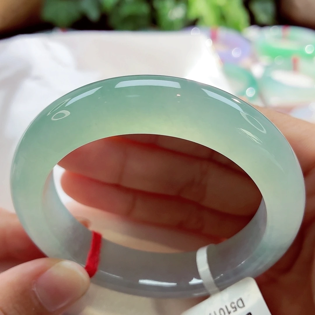 翡翠未镶嵌手镯冰胶起荧光冰晴绿渐变68-41