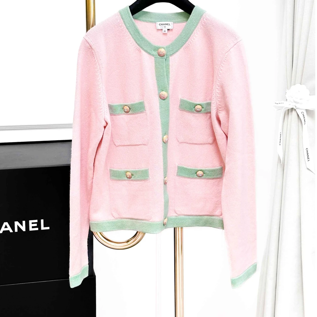 99新 Chanel/香奈儿 40码24C粉色拼绿色边四口袋双C钻扣针织开衫