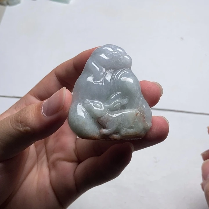 翡翠未镶嵌颈饰兔牌6
